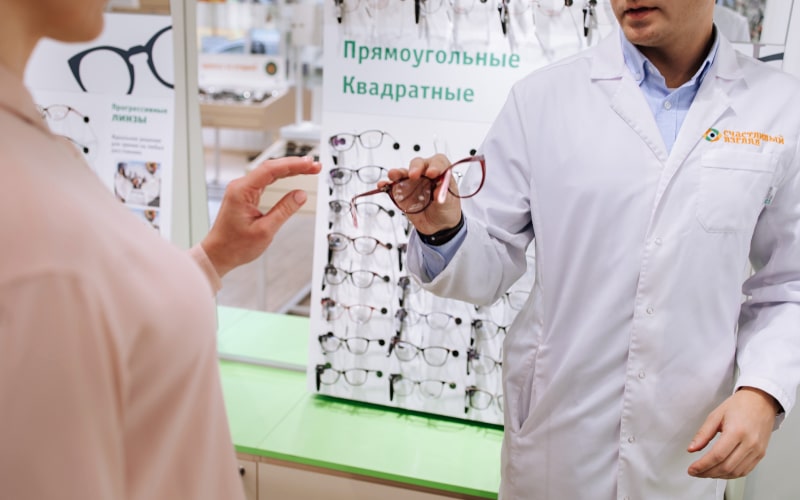 Подбор очков в оптике