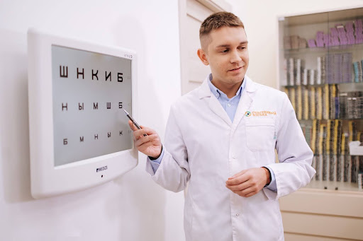 Таблица Сивцева на проекторе